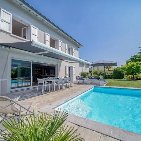 Villa Piscine Eau Salee Avec Jeux Multiples