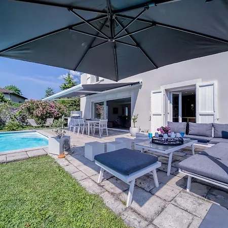 Piscine Eau Salee Avec Jeux Multiples Villa Saint Ismier