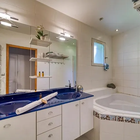 Piscine Eau Salee Avec Jeux Multiples Villa *